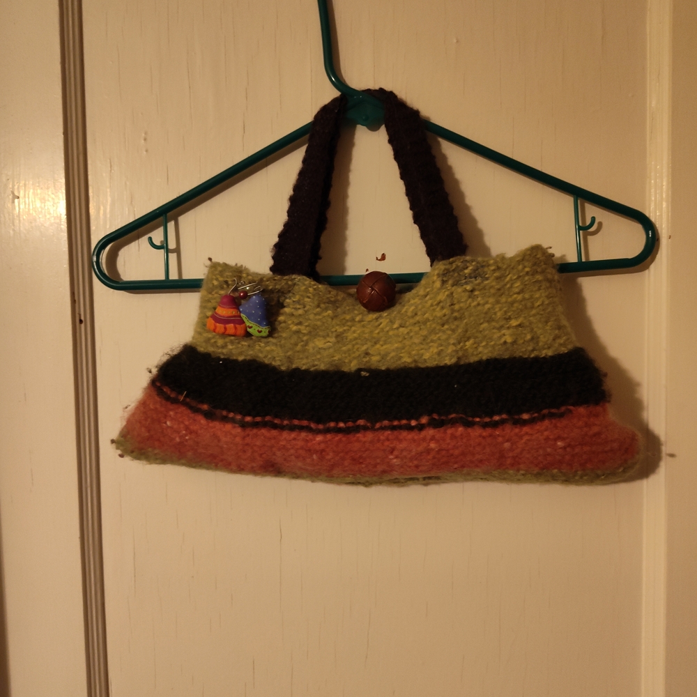 Chic Woolen Shoulder Bag in Green and Pink